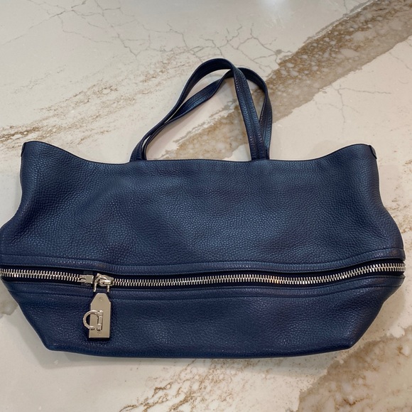 Salvatore Ferragamo expandable pebble leather tote bag - Picture 2 of 11